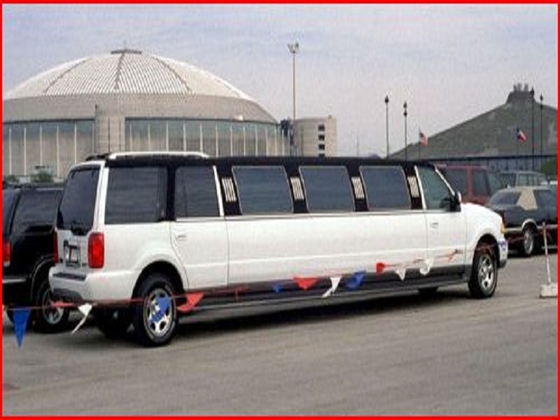 Lincoln Navigator Limos for Wedding