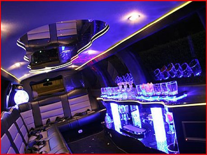 Lincoln Navigator Limousine for Wedding