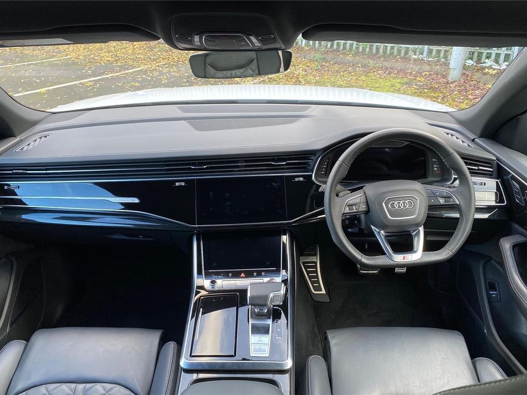 Audi SQ7 Chauffeur Sports Car 2