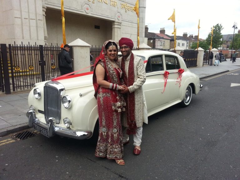 A frontal shot of the Bentley S1 1956 highlighting its iconic grille