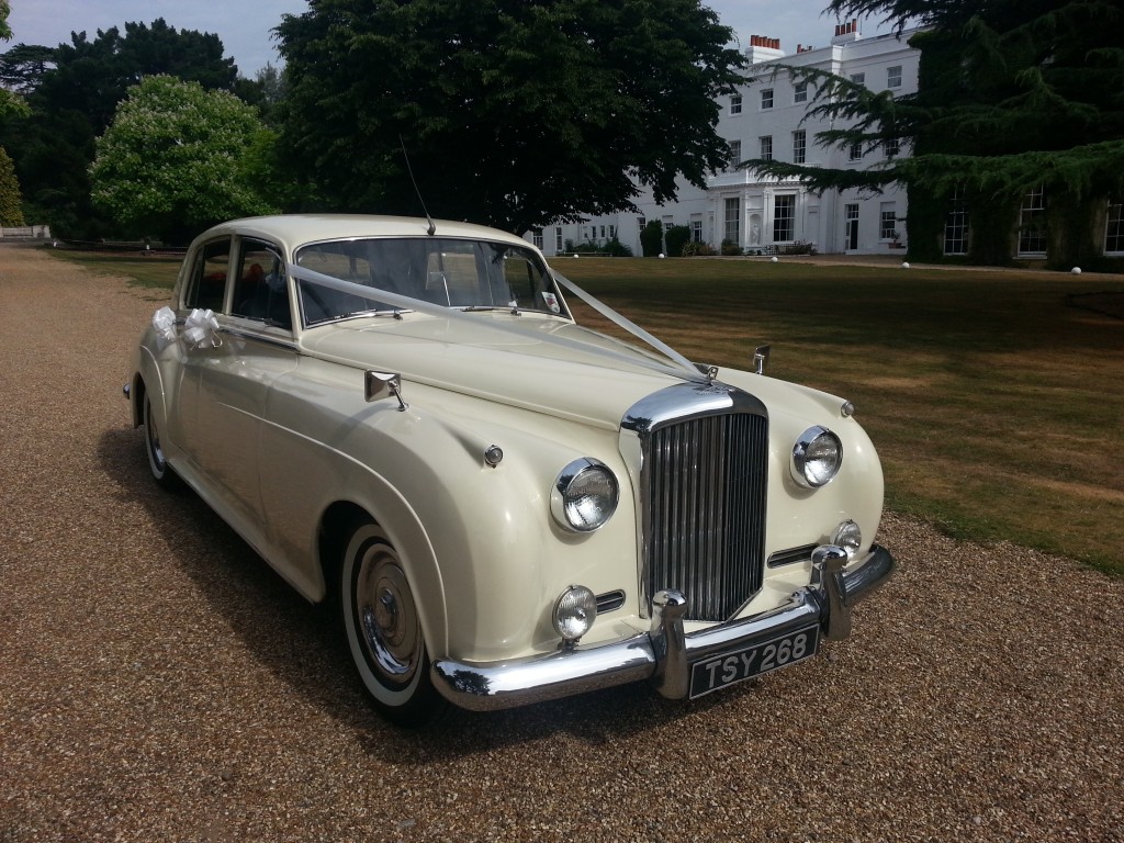 Three-quarter view of the Bentley S1 1956, showcasing its elegant lines
