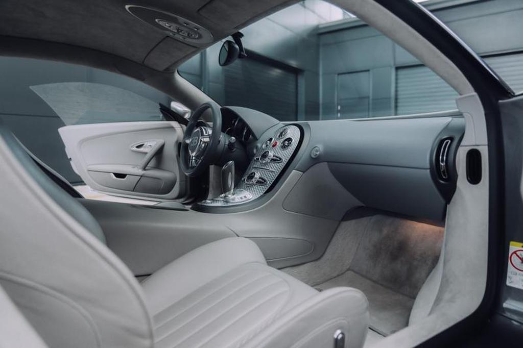 Bugatti Veyron Interior