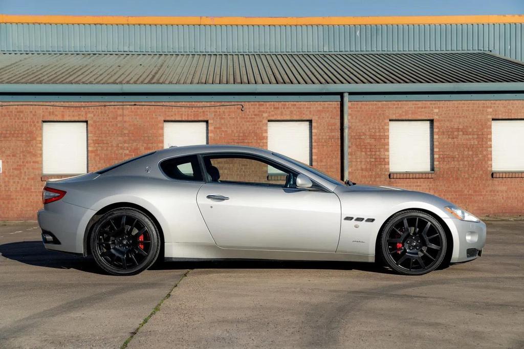 Ferrari Gransturismo Self Drive Car Hire