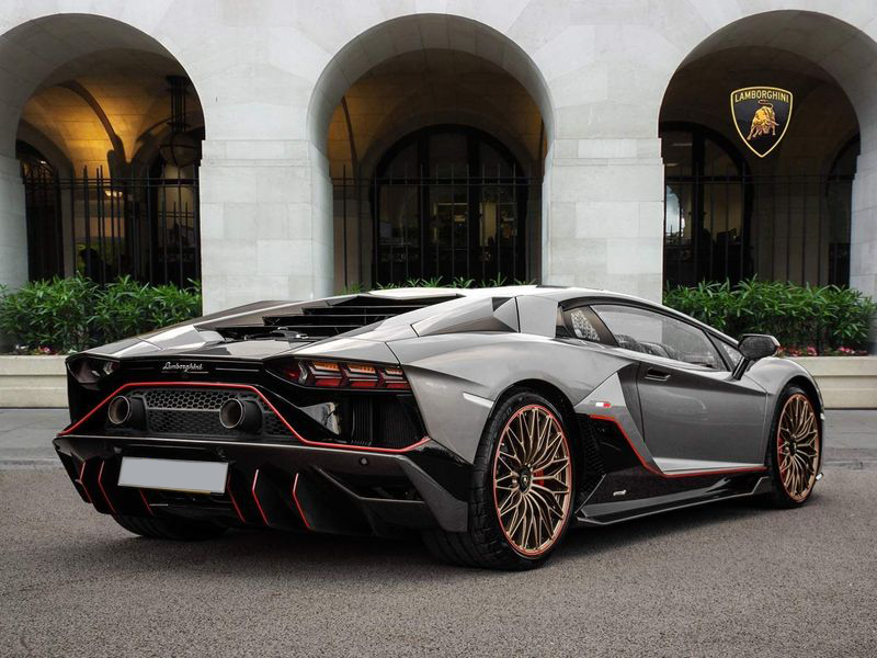 Lamborghini Aventador Chauffeur Hires