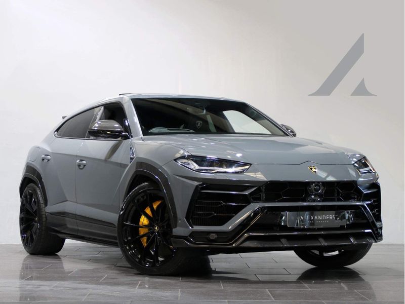 Lamborghini Urus Car hire for Weddings