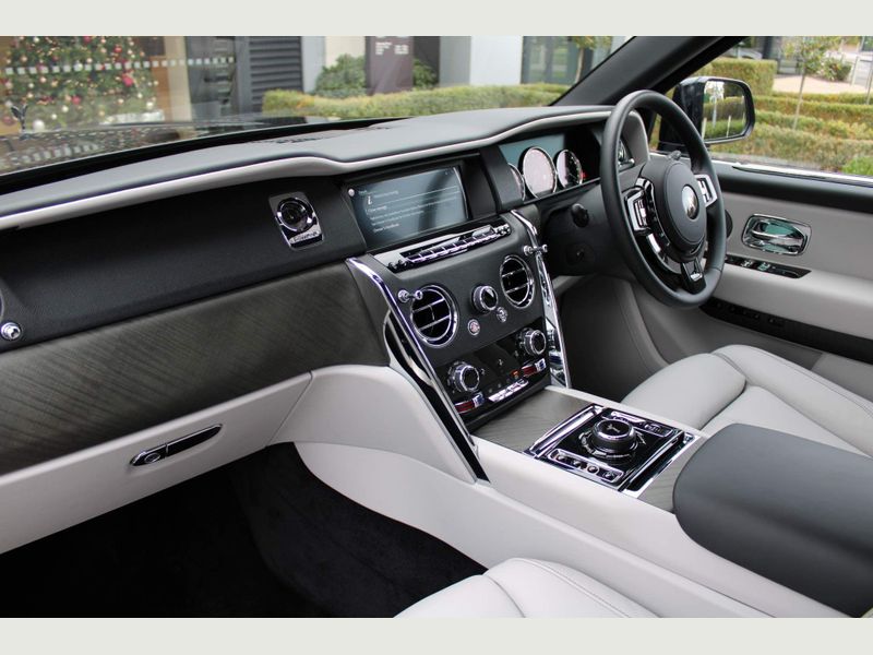 Rolls Royce Cullinan Car Renting